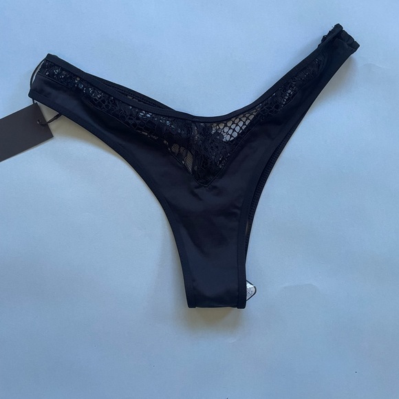 God Save Queens Emily Thong - Picture 3 of 4